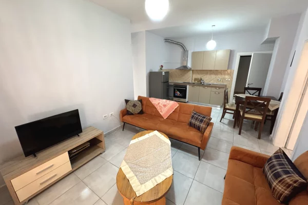 Shtepi me qera Apartament ne Tirane, 3+1, Mobilimi E mobiluar, Pagesa 45,000  Leke.