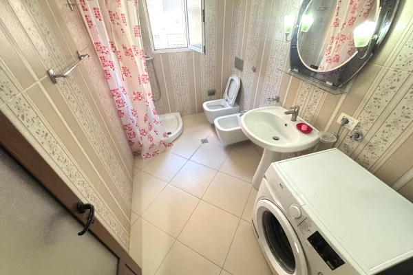 Shtepi me qera Apartament ne Tirane, 1+1, Mobilimi E mobiluar, Pagesa 500  Euro.