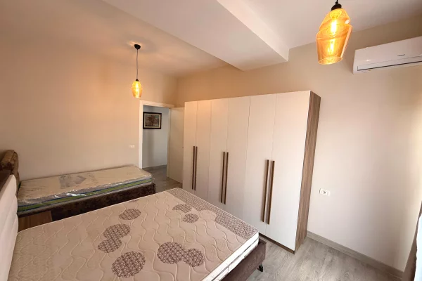 Shtepi me qera Apartament ne Tirane, 1+1, Mobilimi E mobiluar, Pagesa 60,000  Leke.