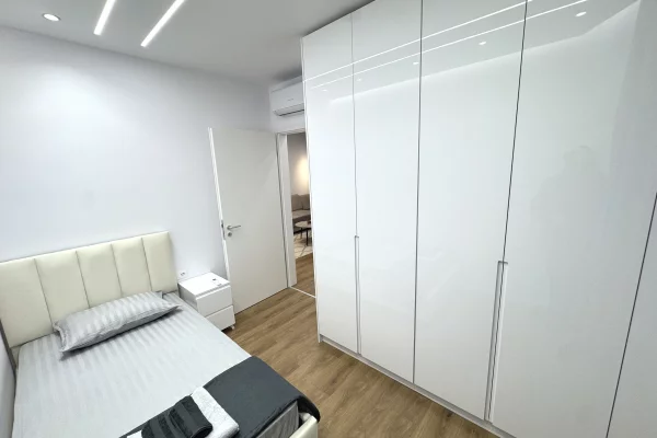 Shtepi me qera Apartament ne Tirane, 2+1, Mobilimi E mobiluar, Pagesa 60,000  Leke.