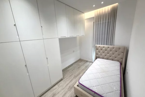 Shtepi me qera Apartament ne Tirane, 2+1, Mobilimi E mobiluar, Pagesa 70,000  Leke.