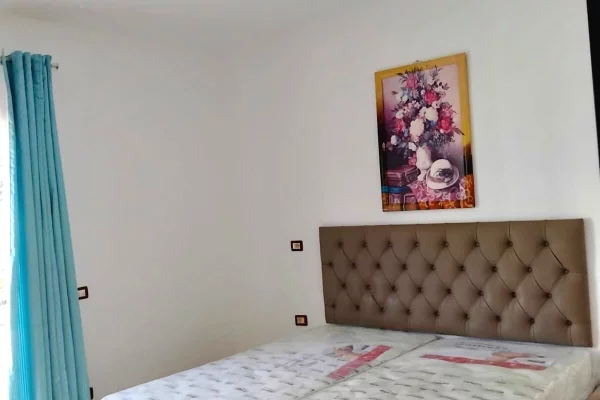 Shtepi me qera Shtepi Private ne Tirane, 1+1, Mobilimi E mobiluar, Pagesa 35,000  Leke.