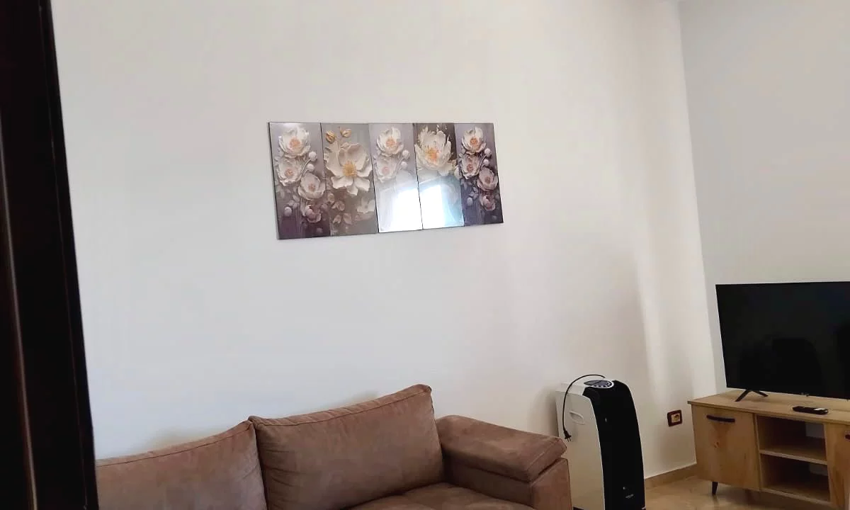 Shtepi me qera Shtepi Private ne Tirane, 1+1, Mobilimi E mobiluar, Pagesa 35,000  Leke.