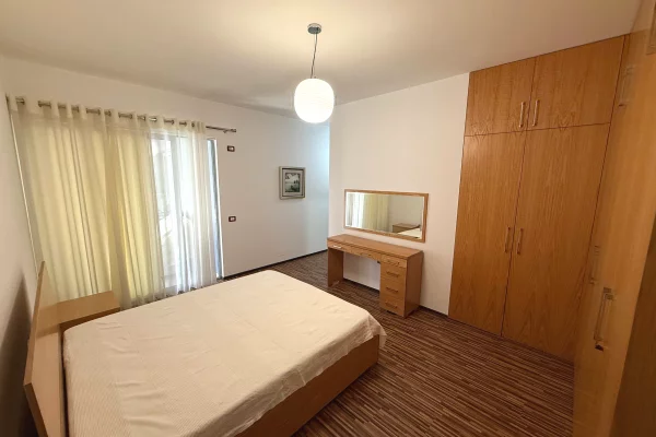 Shtepi me qera Apartament ne Tirane, 2+1, Mobilimi E mobiluar, Pagesa 650  Euro.