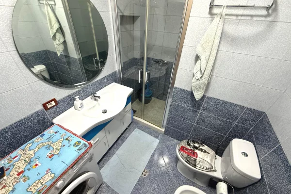 Shtepi me qera Apartament ne Tirane, 2+1, Mobilimi E mobiluar, Pagesa 650  Euro.