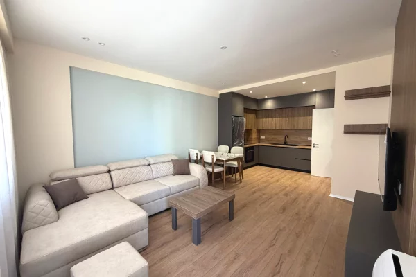 Jepet me qera 1+1 Astir 