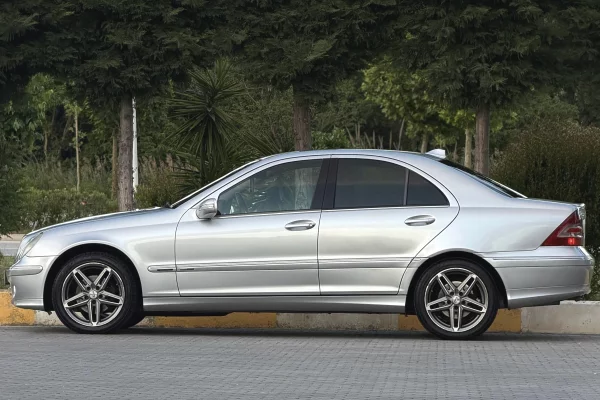 Makina ne shitje ne Vlore - 4,500 Euro