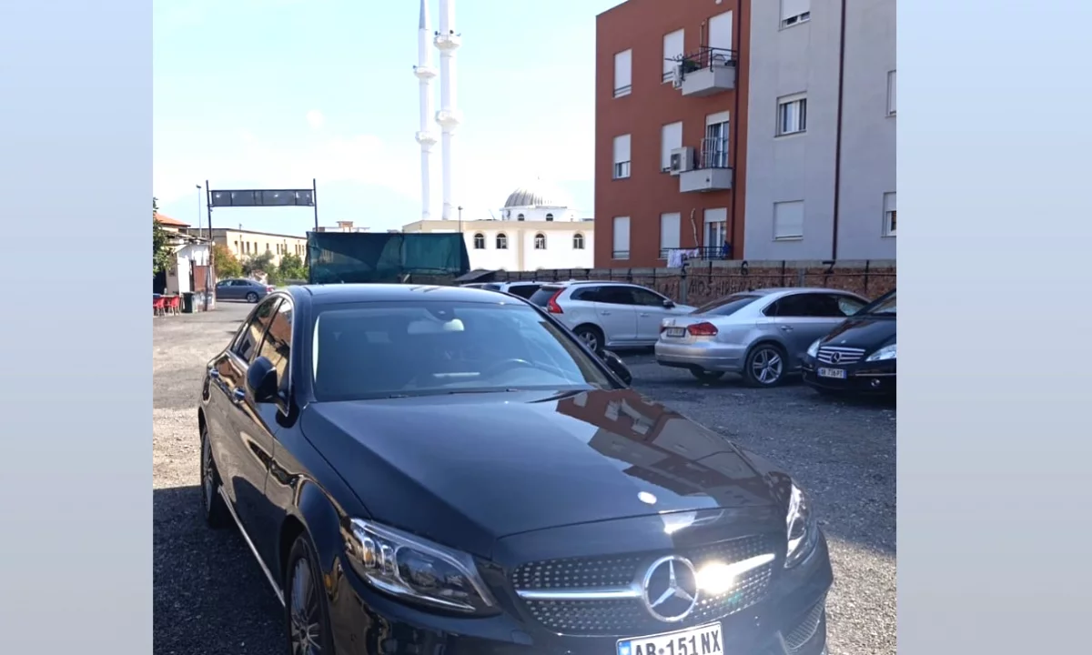 Cars for sale in Tirana, Mercedes-Benz, 2015 Benzine,Kambio Automatik Payment 13,000  Euro.