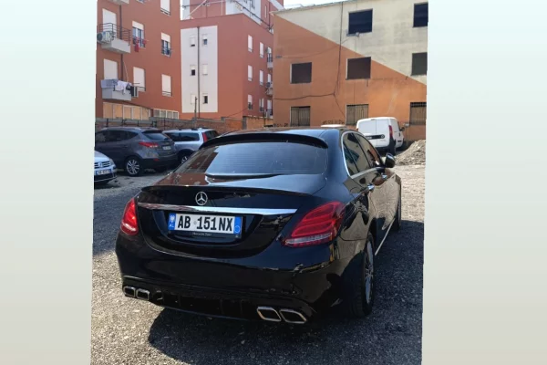 Makina ne shitje ne Tirane - 13,000 Euro