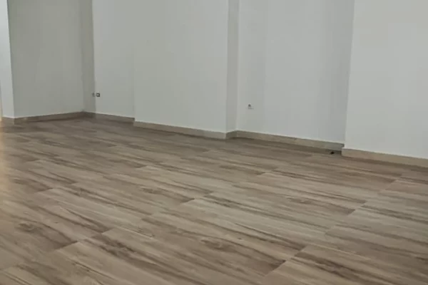 Jepet me qera Ambjent Biznesi tek Rruga Mine Peza prane Le Bon !!