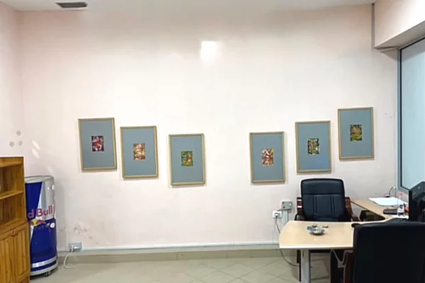 Shitet Ambjent Biznesi tek Komuna e Parisit, prane Pasticeri Nefeli !!