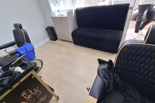 Shitet Ambjent Biznesi Barbershop tek Rruga e Barrikadave, prane gjimnazit Sami Frasheri !!