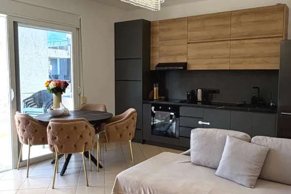 Shtepi ne shitje Apartament ne Sarande, 2+1, Mobilimi E mobiluar, Pagesa 160,000  Euro.