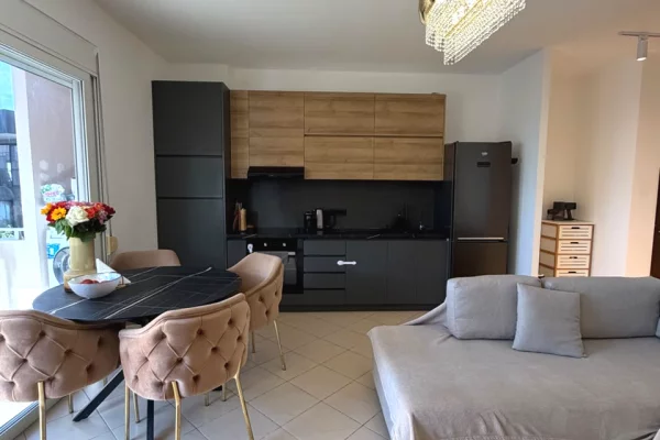 Shtepi ne shitje Apartament ne Sarande, 2+1, Mobilimi E mobiluar, Pagesa 160,000  Euro.