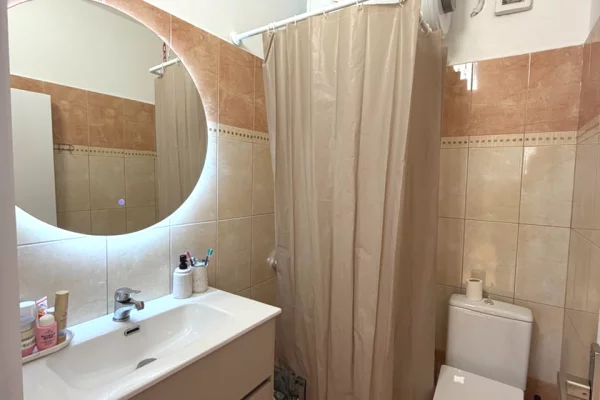 Shtepi ne shitje Apartament ne Sarande, 2+1, Mobilimi E mobiluar, Pagesa 160,000  Euro.