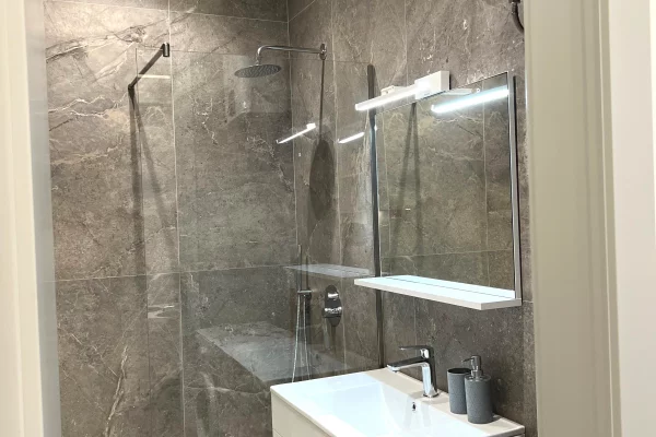 Shtepi ne shitje Apartament ne Durres, Garsoniere, Mobilimi E mobiluar, Pagesa 150,000  Euro.