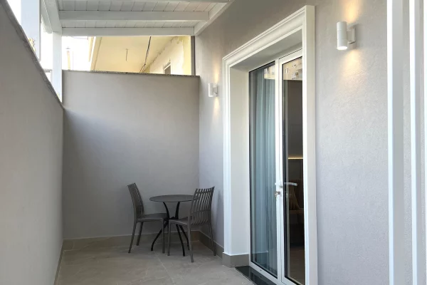 Shtepi ne shitje Apartament ne Durres, Garsoniere, Mobilimi E mobiluar, Pagesa 150,000  Euro.