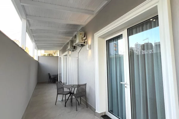 Shtepi ne shitje Apartament ne Durres, Garsoniere, Mobilimi E mobiluar, Pagesa 150,000  Euro.
