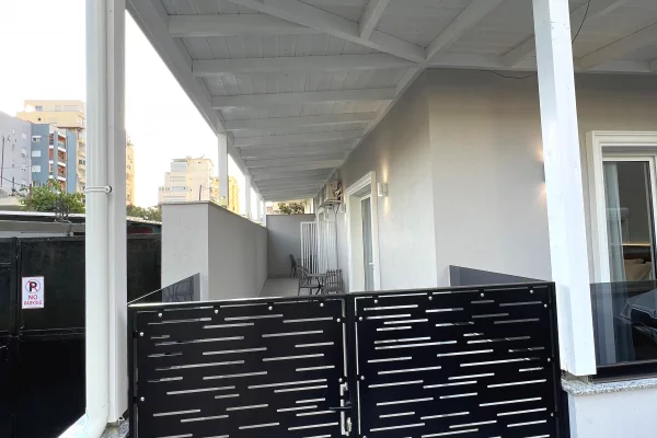 Shtepi ne shitje Apartament ne Durres, Garsoniere, Mobilimi E mobiluar, Pagesa 150,000  Euro.