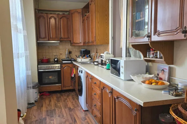Shtepi ne shitje Apartament ne Tirane, 2+1, Mobilimi E mobiluar, Pagesa 24,500,000  Leke.