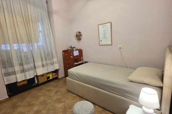 Shtepi ne shitje Apartament ne Tirane, 2+1, Mobilimi E mobiluar, Pagesa 24,500,000  Leke.