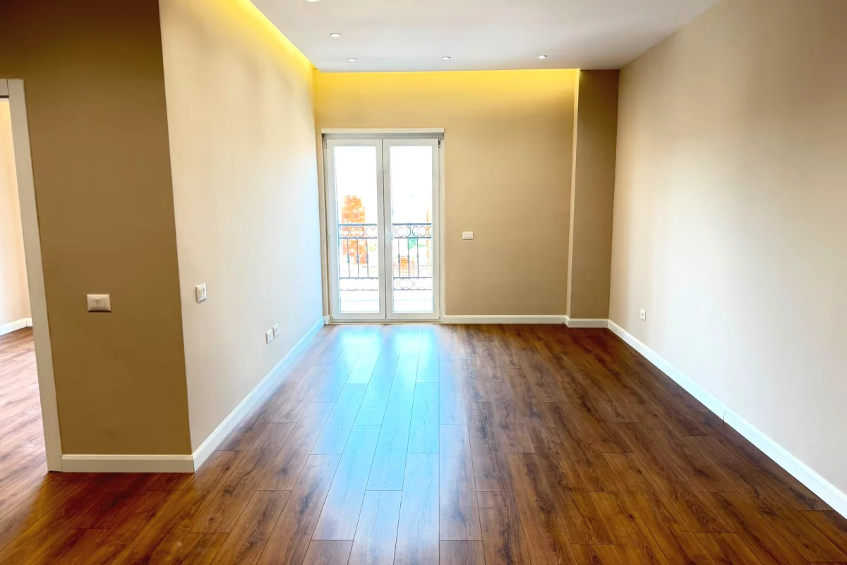 Shtepi ne shitje Apartament ne Tirane, 1+1, Mobilimi Bosh, pa mobiluar, Pagesa 136,800  Euro.