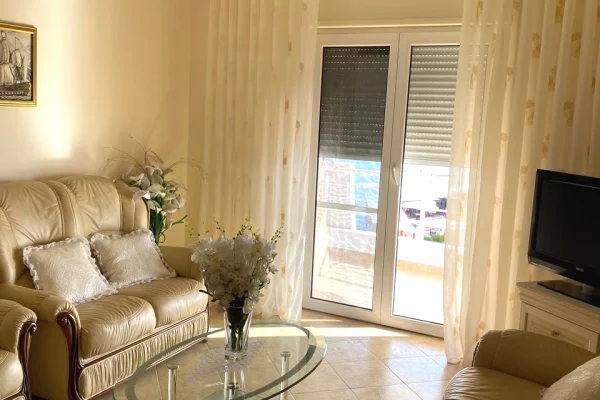 Shtepi ne shitje Apartament ne Durres, 1+1, Mobilimi E mobiluar, Pagesa 150,000  Euro.