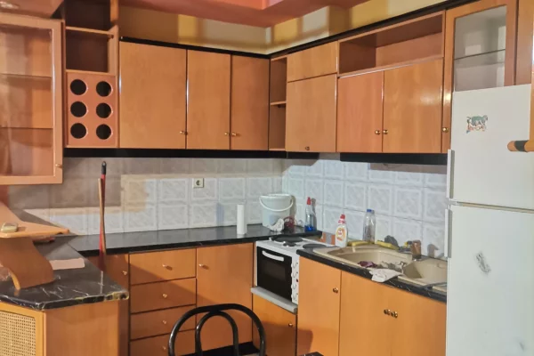 Shtepi me qera Apartament ne Sarande, 2+1, Mobilimi E mobiluar, Pagesa 500  Euro.