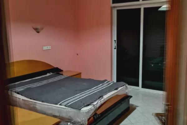 Shtepi me qera Apartament ne Sarande, 2+1, Mobilimi E mobiluar, Pagesa 500  Euro.