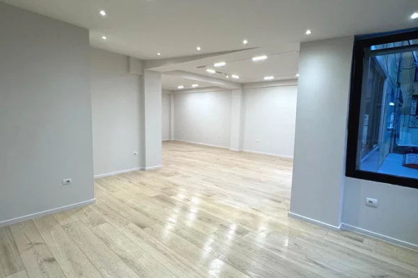 Jepet dyqan me qera 80 m2