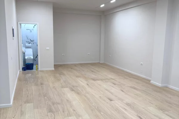 Jepet dyqan me qera 80 m2