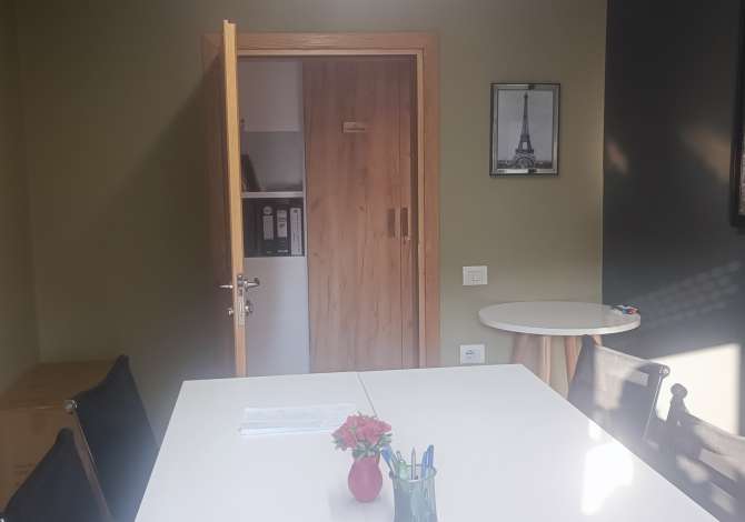 Zyrë Përball Taiwan Në Qëndër