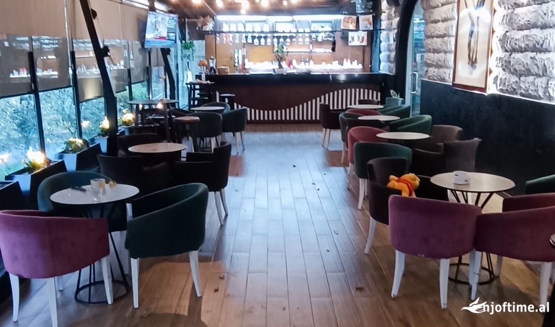 Bar Lounge Me Qera Tek Qyteti Studenti 