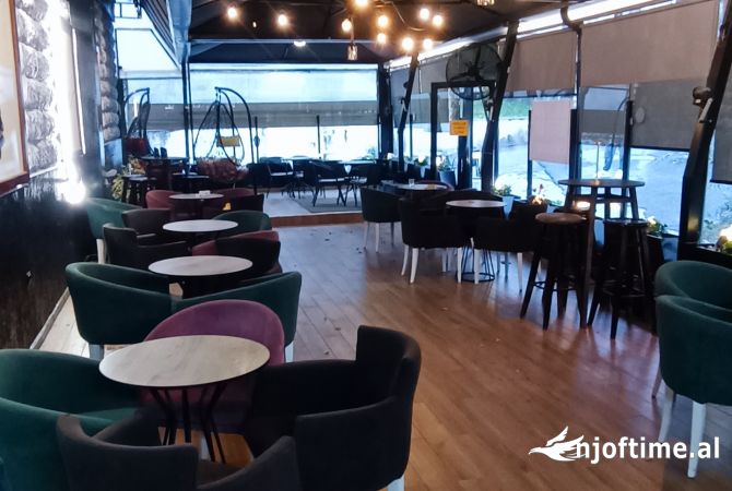 Ambiente Commerciale in Affitto 2+1 a Tirana - 805 Euro