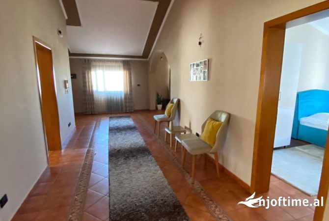 Shtepi me qera Apartament ne Durres, 5+1, Mobilimi Pjeserisht e mobiluar, Pagesa 300  Euro.