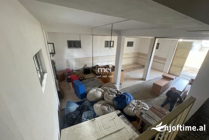 Ambient biznesi me qera 3+1 ne Durres - 600 Euro