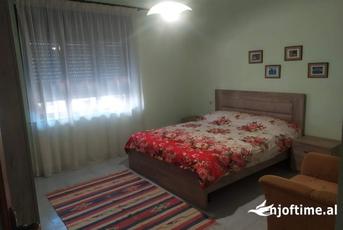 Shtepi me qera Apartament ne Tirane, 2+1, Mobilimi E mobiluar, Pagesa 55,000  Leke.