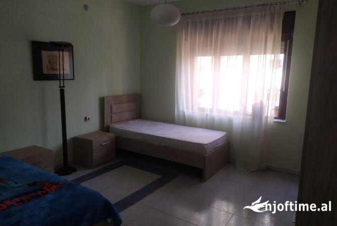 Shtepi me qera Apartament ne Tirane, 2+1, Mobilimi E mobiluar, Pagesa 55,000  Leke.