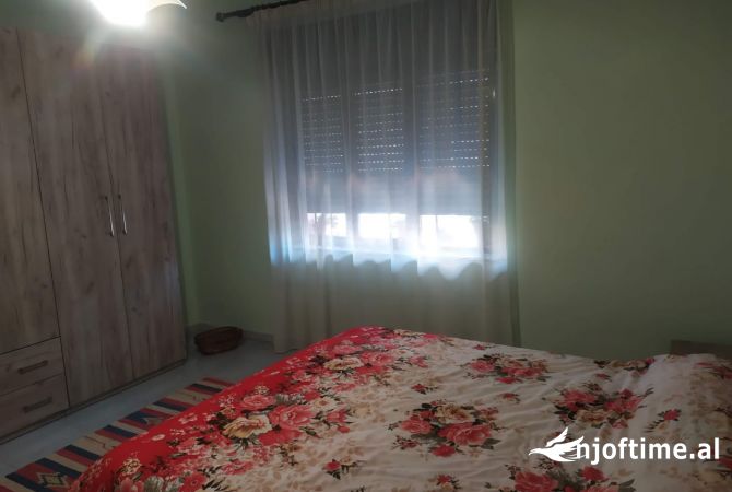 Shtepi me qera Apartament ne Tirane, 2+1, Mobilimi E mobiluar, Pagesa 55,000  Leke.