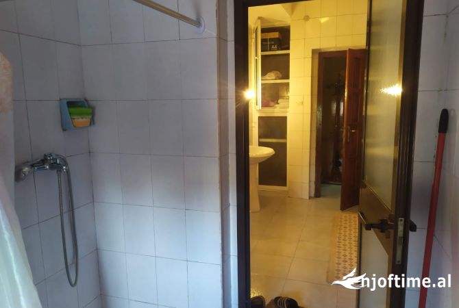 Shtepi me qera Apartament ne Tirane, 2+1, Mobilimi E mobiluar, Pagesa 55,000  Leke.