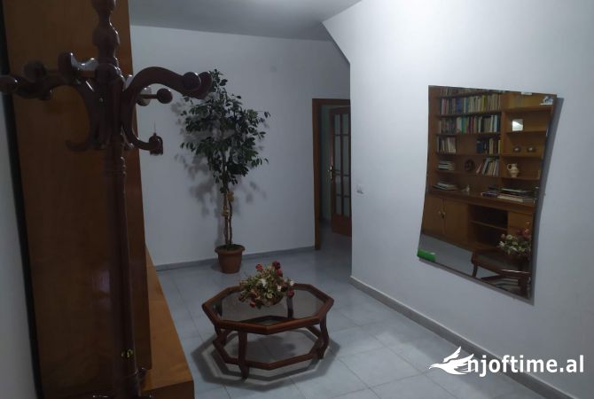 Shtepi me qera Apartament ne Tirane, 2+1, Mobilimi E mobiluar, Pagesa 55,000  Leke.