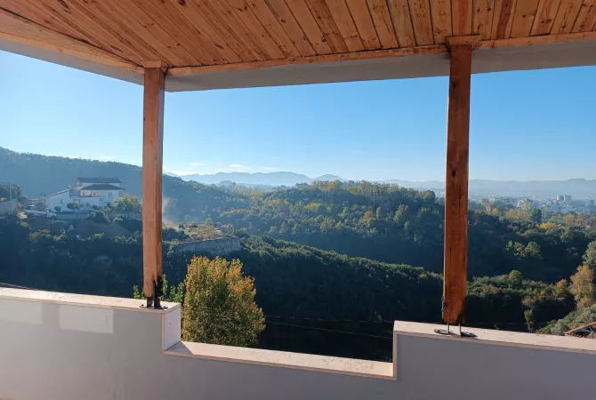 Shtepi ne shitje Shtepi Private ne Tirane, 7+1, Mobilimi Bosh, pa mobiluar, Pagesa 415,000  Euro.