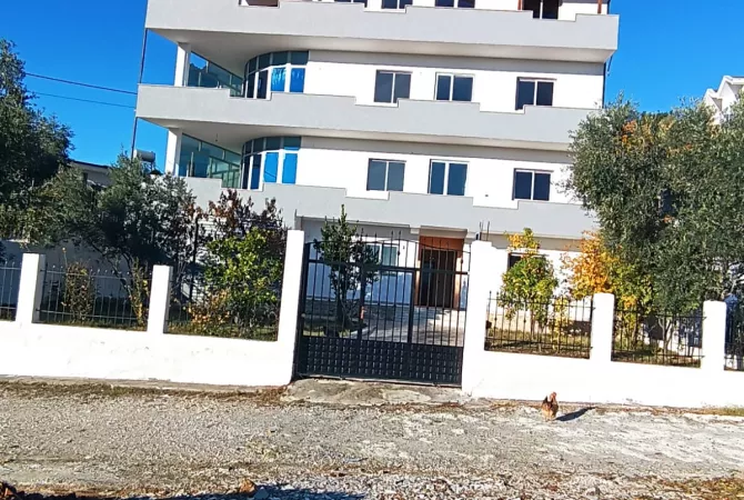 Shtepi ne shitje Shtepi Private ne Tirane, 7+1, Mobilimi Bosh, pa mobiluar, Pagesa 415,000  Euro.