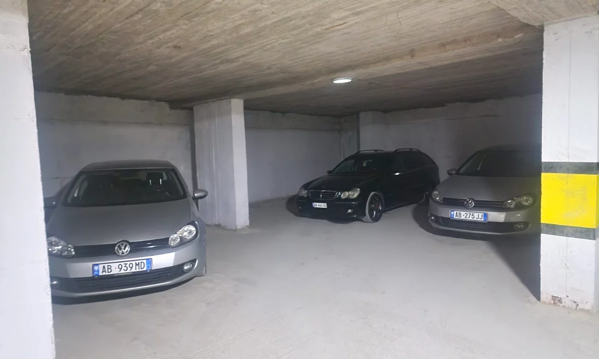 Okazion Unik 4 poste parkimi Tek Farmacia 10