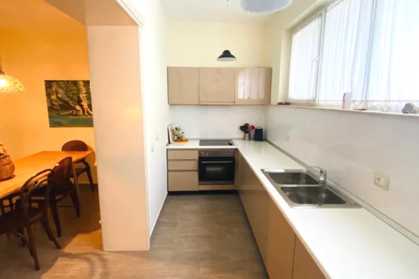 Appartamento in vendita a Tirana 2+1, Arredato