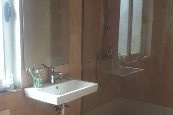 Shtepi me qera Apartament ne Tirane, 2+1, Mobilimi E mobiluar, Pagesa 45,000  Leke.