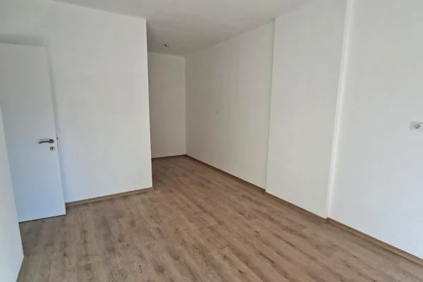 Shtepi ne shitje Apartament ne Tirane, 2+1, Mobilimi Bosh, pa mobiluar, Pagesa 190,000  Euro.