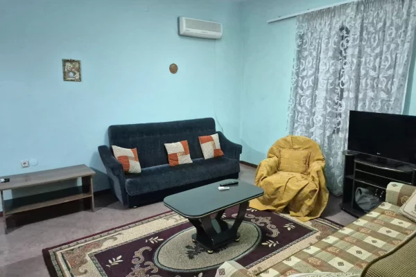 Shtepi me qera Apartament ne Tirane, 1+1, Mobilimi E mobiluar, Pagesa 40,000  Leke.