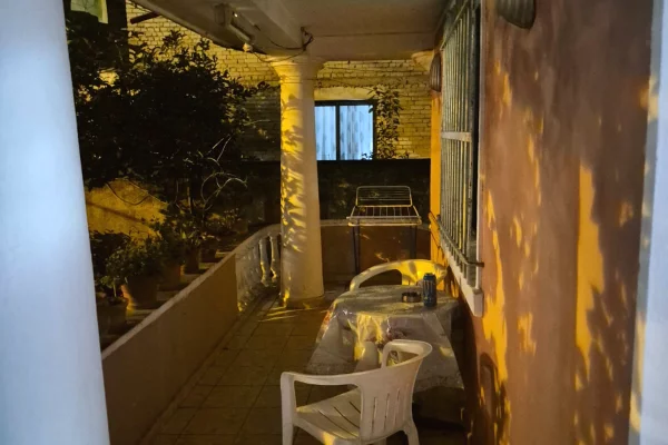 Shtepi me qera Apartament ne Tirane, 1+1, Mobilimi E mobiluar, Pagesa 40,000  Leke.