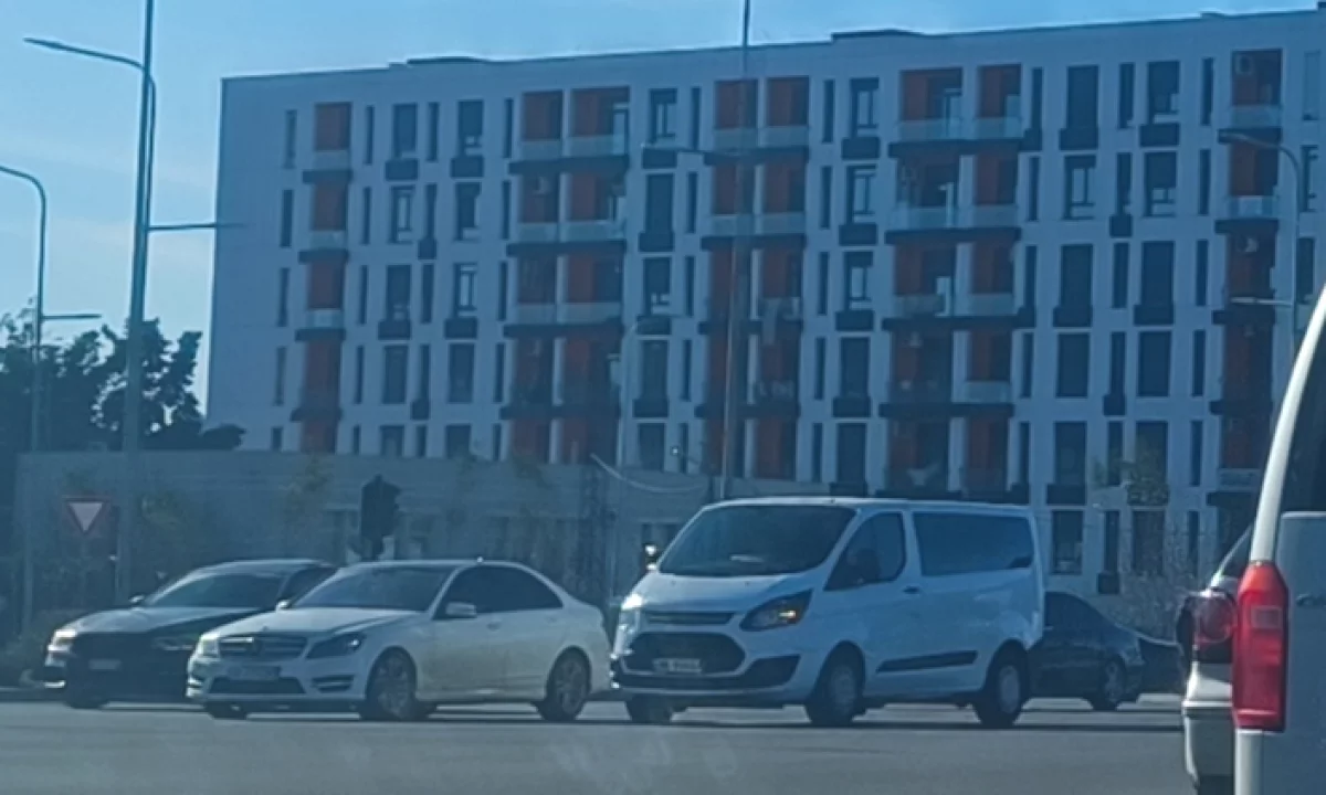 Shtepi me qera Apartament ne Tirane, 2+1, Mobilimi Pjeserisht e mobiluar, Pagesa 400  Euro.